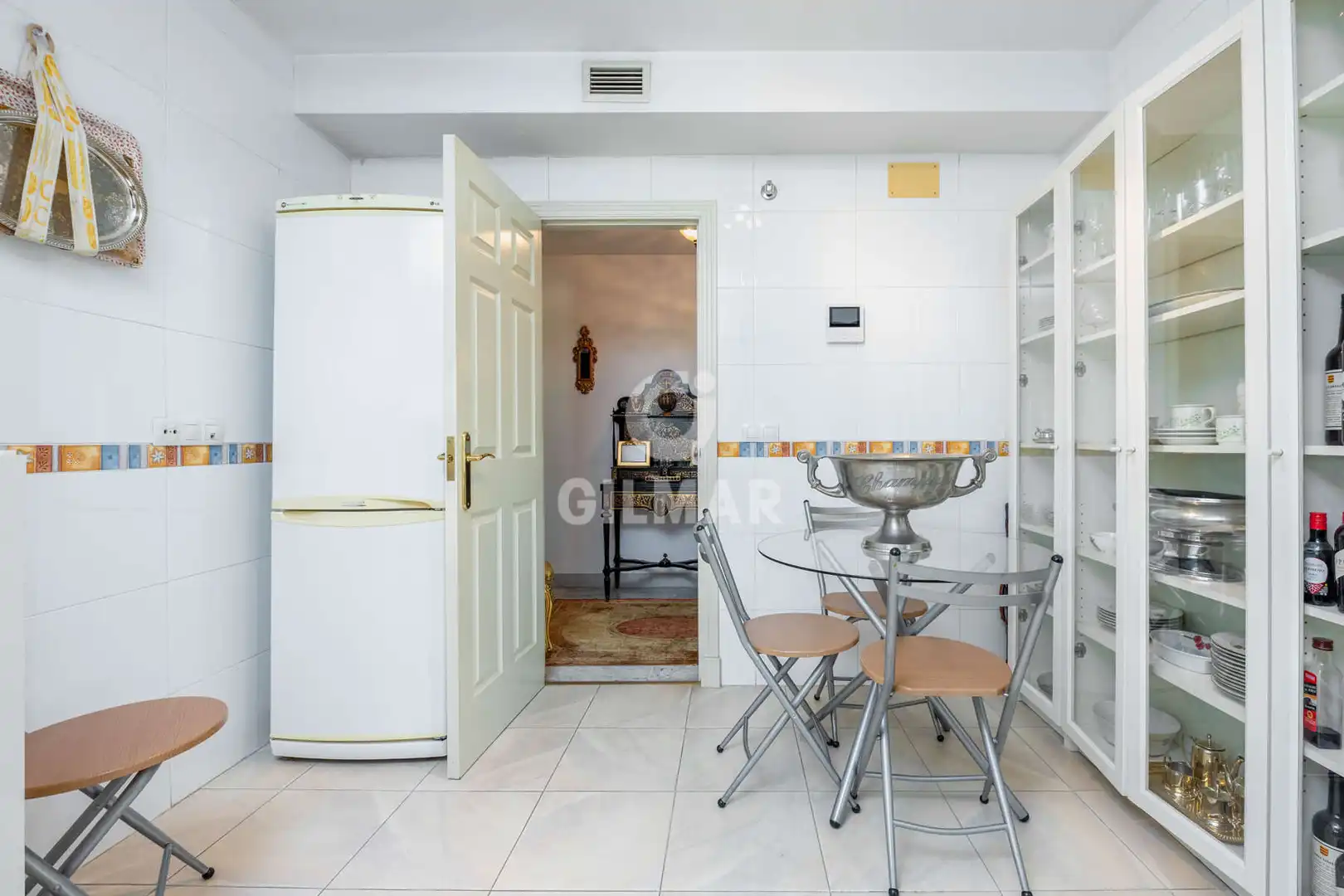 Kitchen of Flat for sale in Sevilla  with Heating, Private garden and Storage room