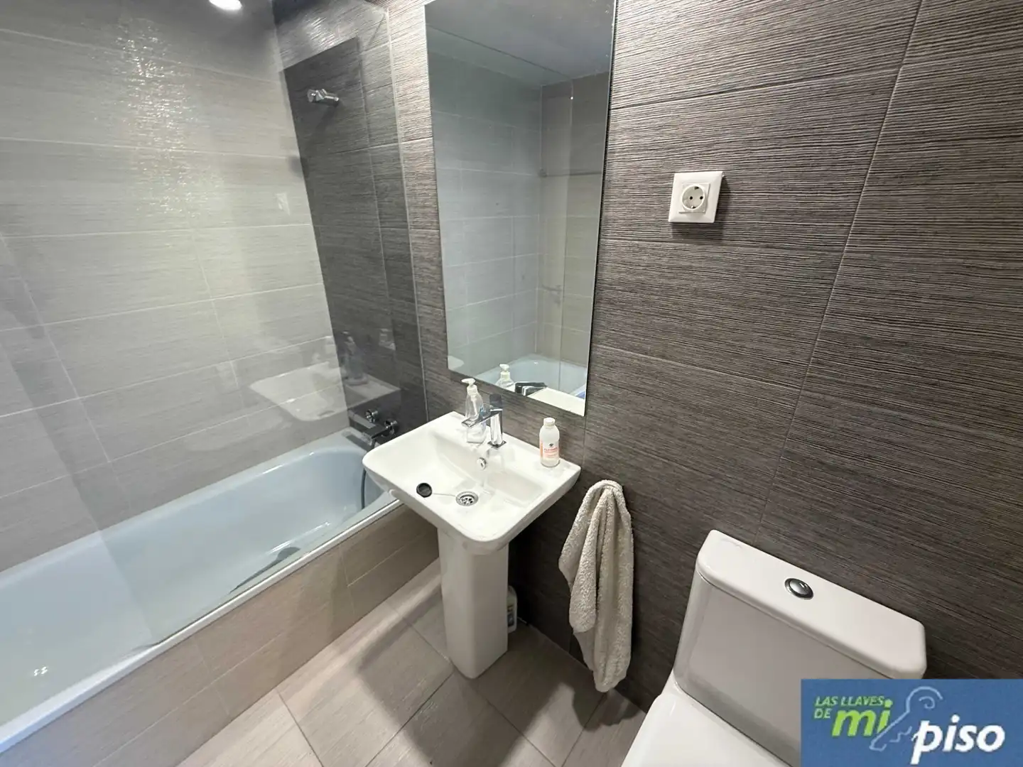 Badezimmer von Wohnung zum Verkauf in Valladolid mit Heizung, Privatgarten und Parkett
