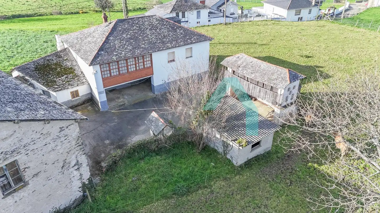 Houses for sale in Valdés - Luarca  with Private garden and Parquet flooring