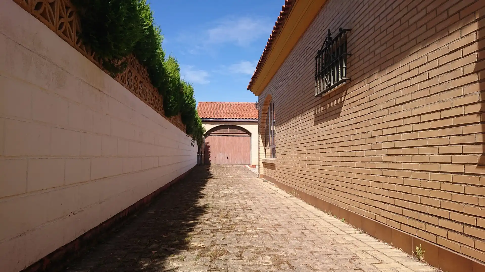Vista exterior de Casa o chalet en venta en Espartinas con Aire acondicionado, Jardín privado y Terraza