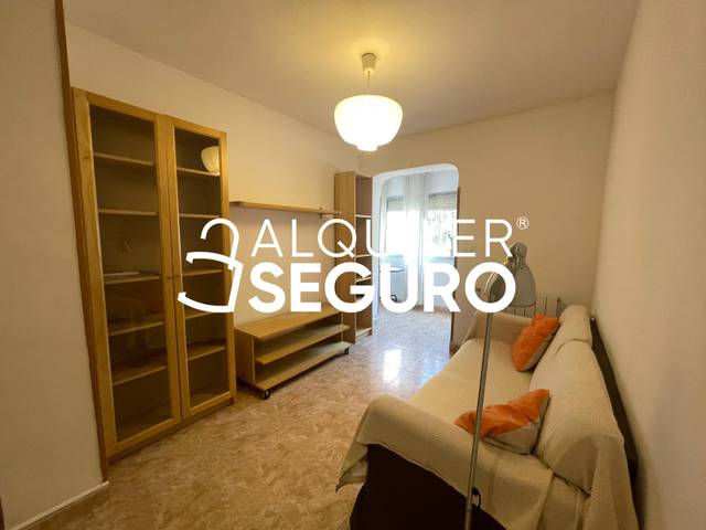 Piso en Alquiler en de Valmojado en Aluche