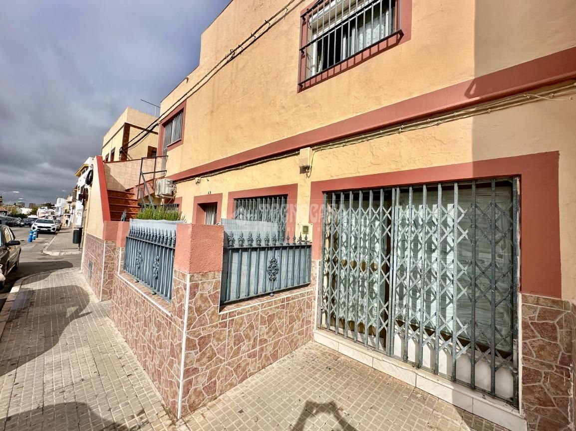 Casa adosada en venta en El Rocío - La Milagrosa