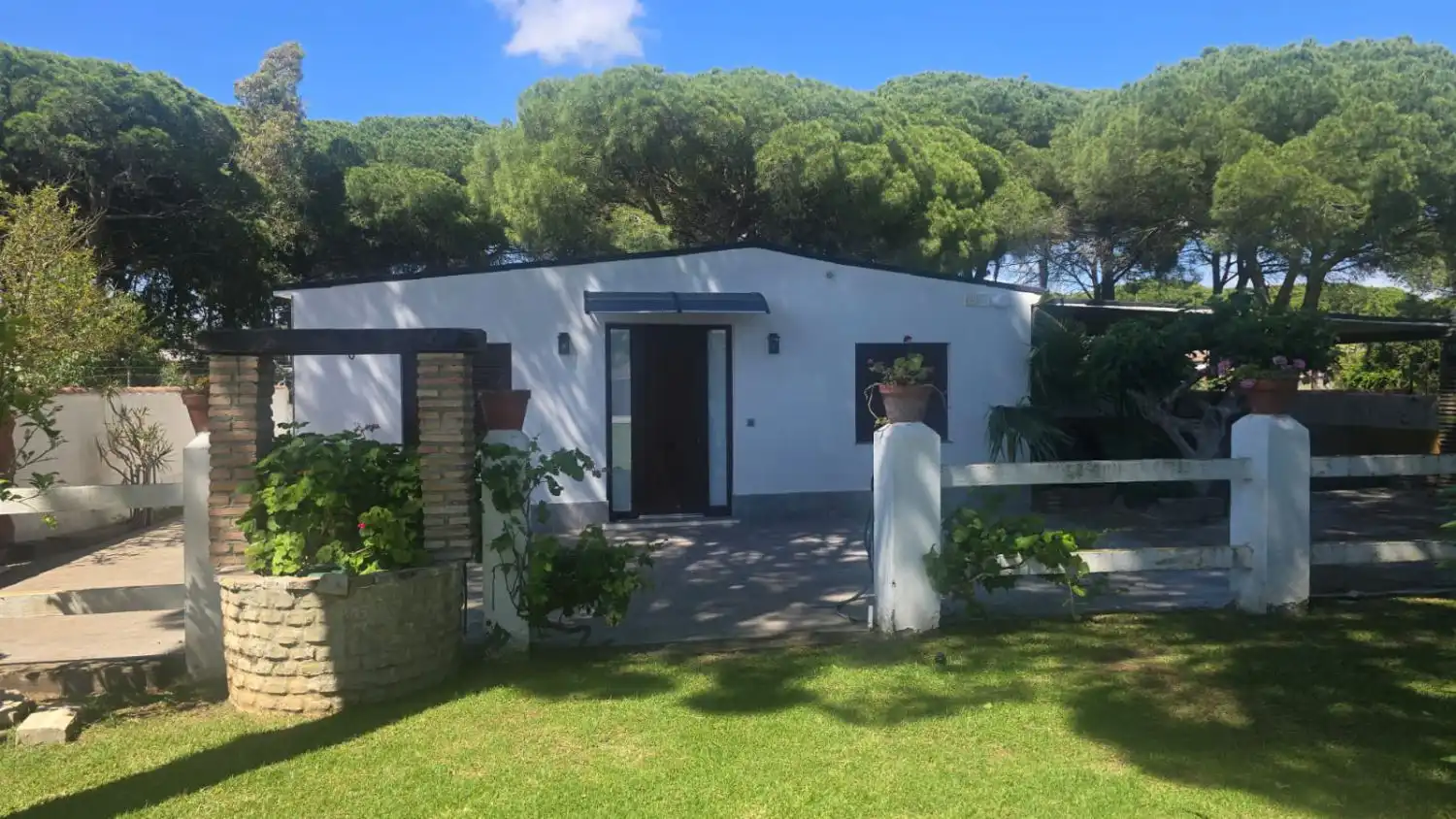 Vista exterior de Casa o chalet en venta en Chiclana de la Frontera con Terraza y Trastero