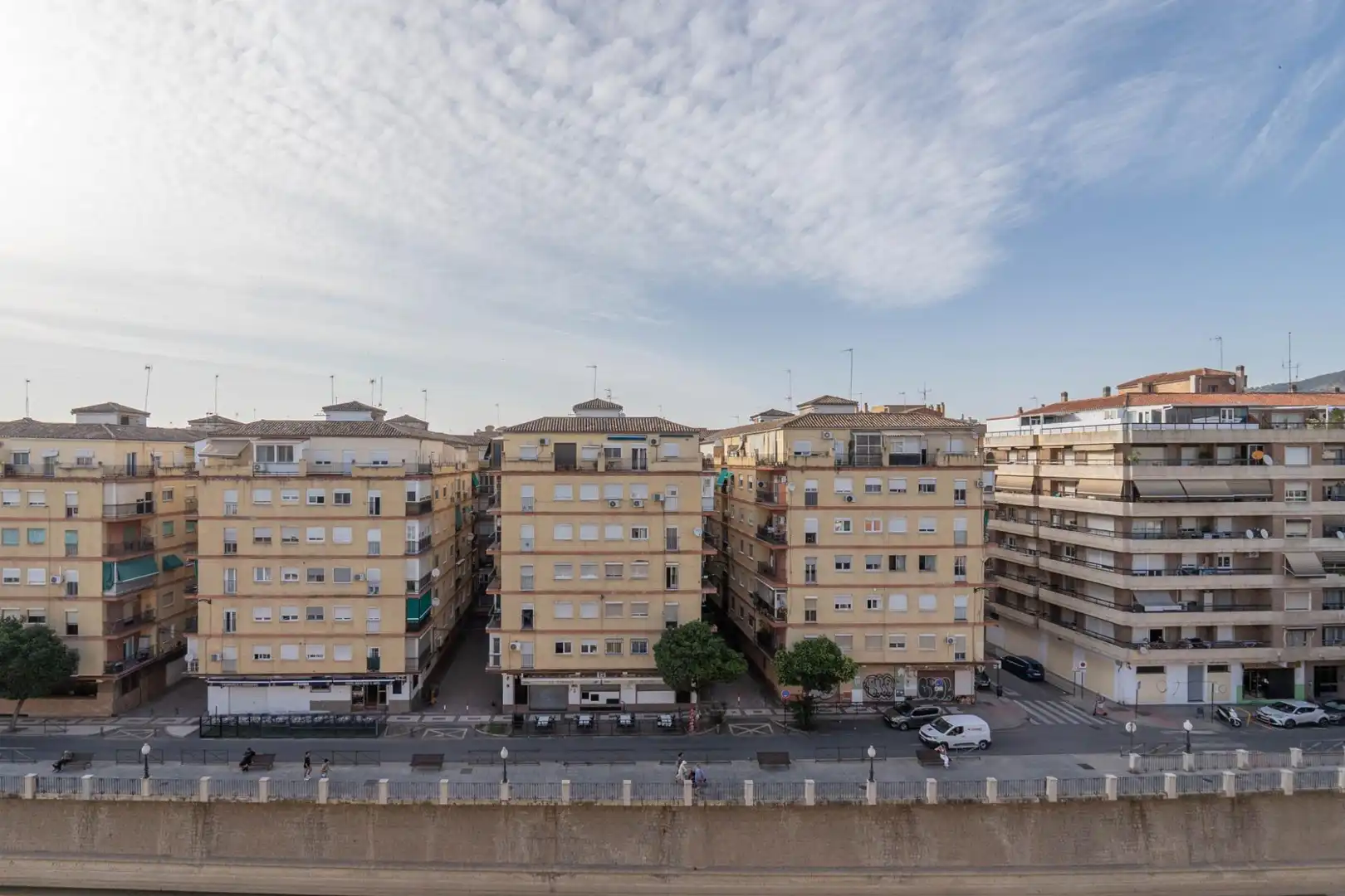 Außenansicht von Dachboden zum Verkauf in Granada mit Klimaanlage
