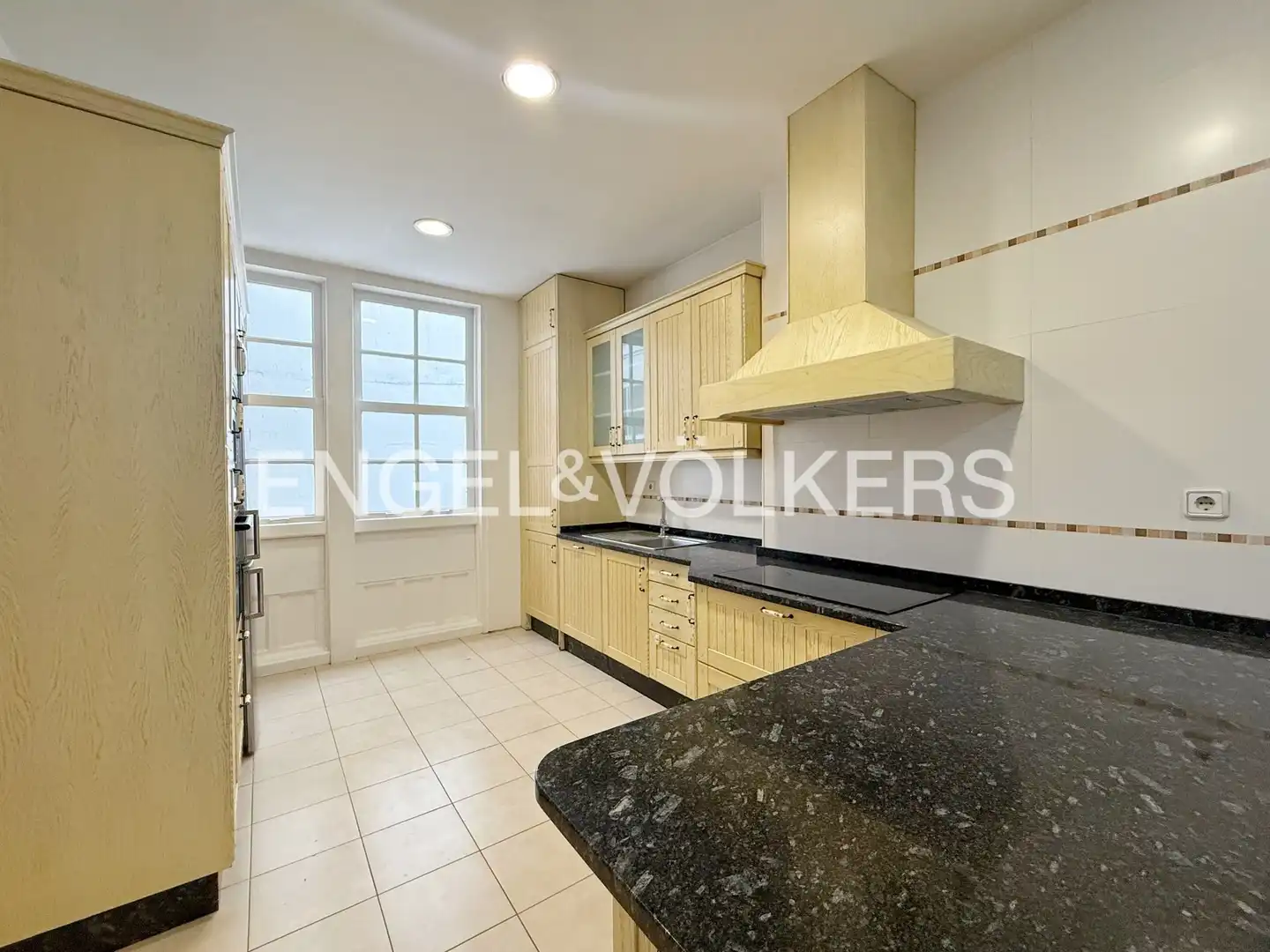 Cocina de Piso de alquiler en A Coruña Capital  con Calefacción, Parquet y Balcón