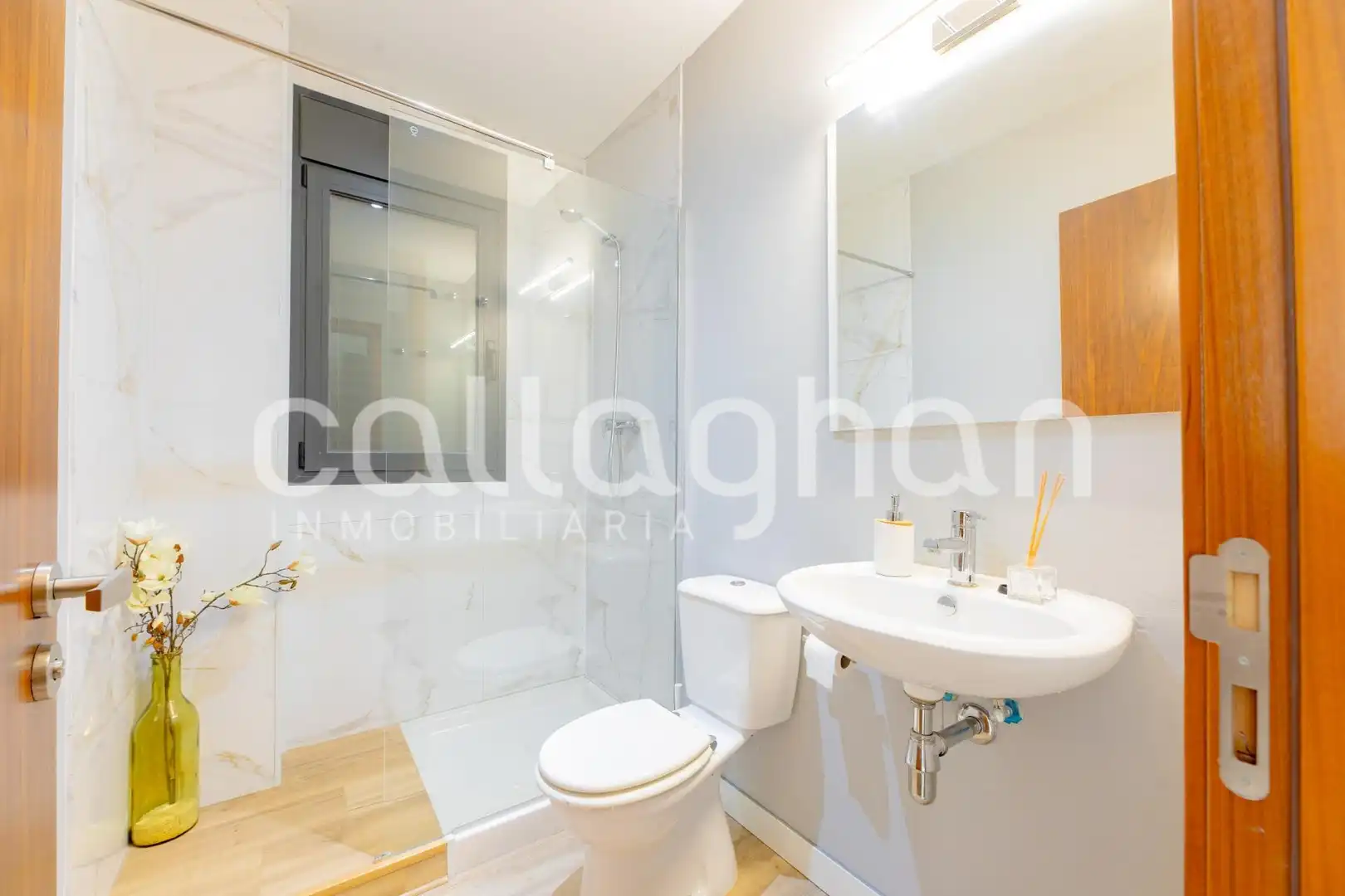 Bathroom of Detached homes for rent in Paterna  with Air Conditioner, Heating and Private garden