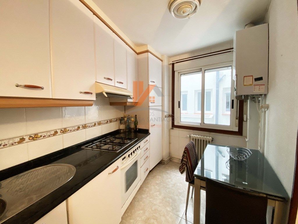 Kitchen of Apartment for sale in Santiago de Compostela 