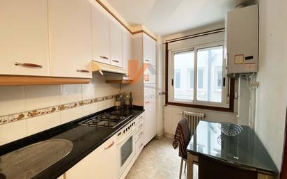 Kitchen of Apartment for sale in Santiago de Compostela 