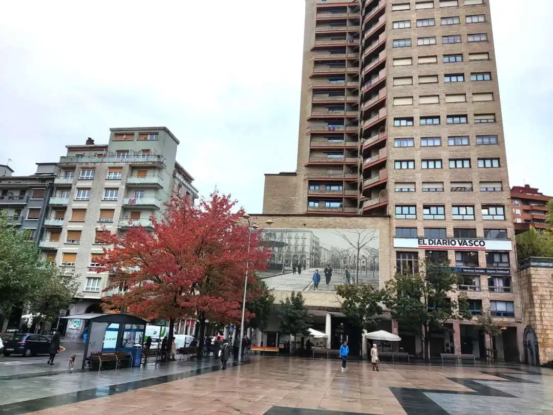 Vista exterior de Edifici en venda en Eibar