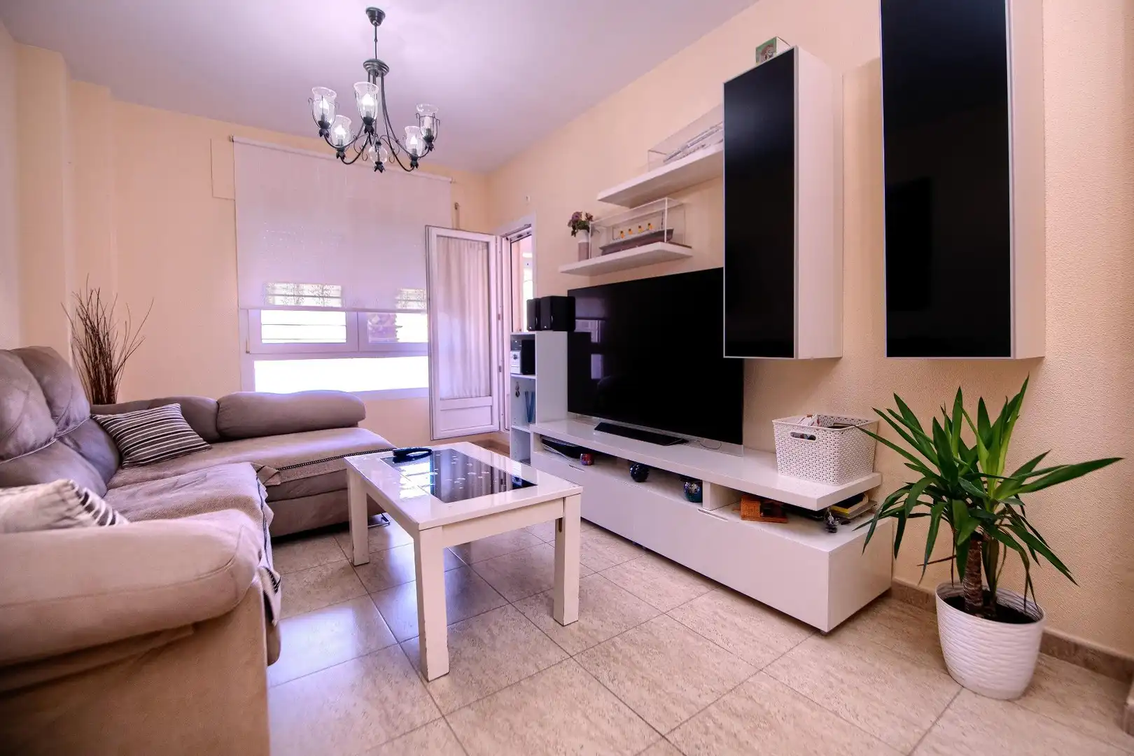 Wohnzimmer von Erdgeschoss zum Verkauf in Puerto Real mit Klimaanlage und Balkon
