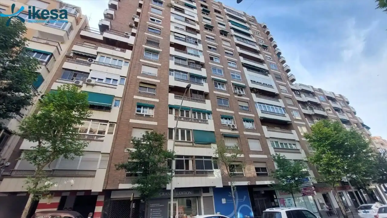 Local comercial en venda a Beiro