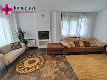 Sala d'estar de Casa o xalet en venda en Meruelo amb Calefacció i Jardí privat