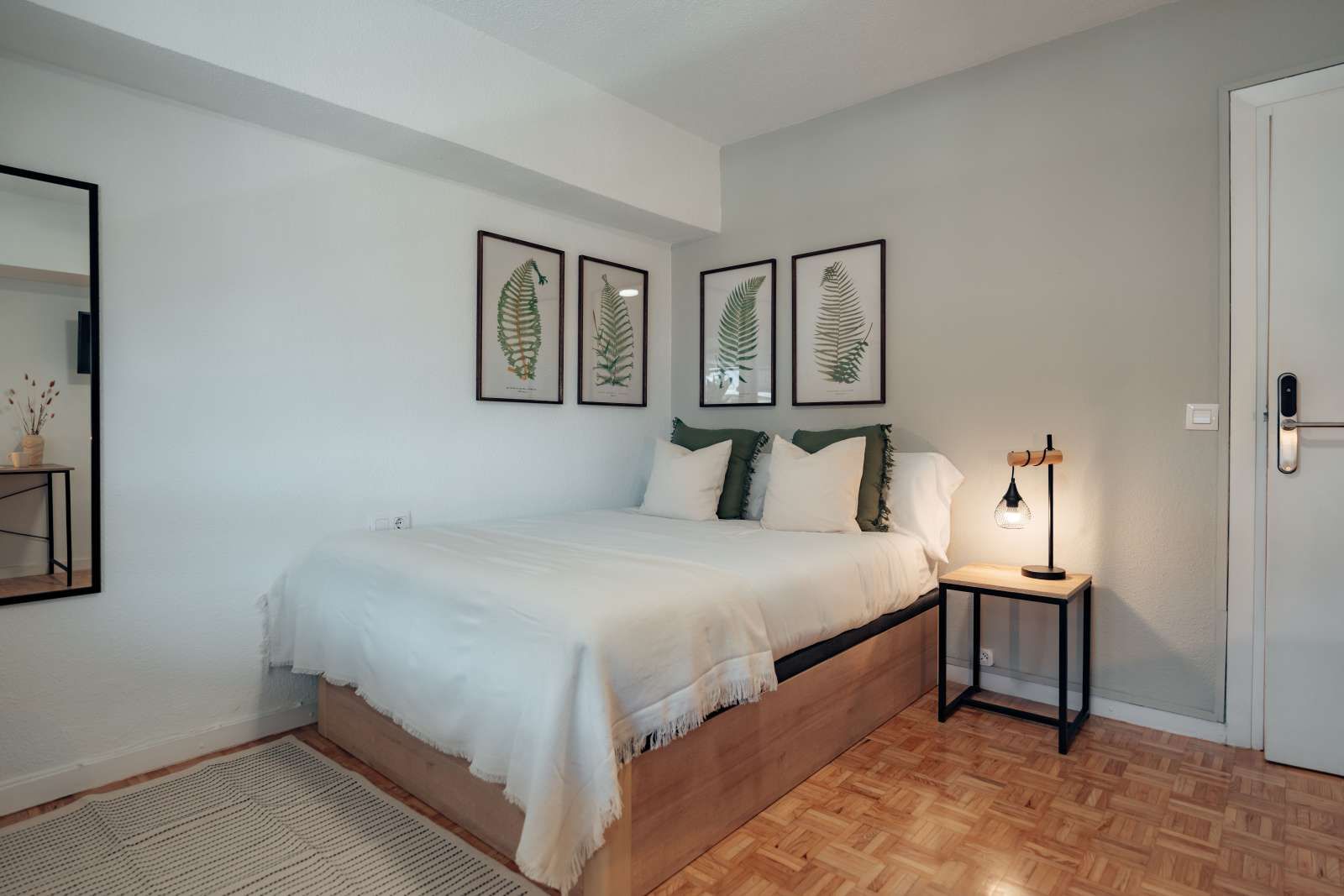 Bedroom of Flat to share in  Madrid Capital  with Air Conditioner and Terrace