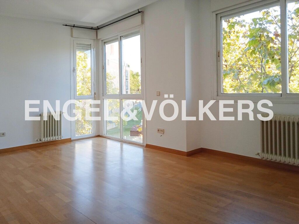 Sala d'estar de Apartament de lloguer en  Madrid Capital amb Aire condicionat, Calefacció i Jardí privat