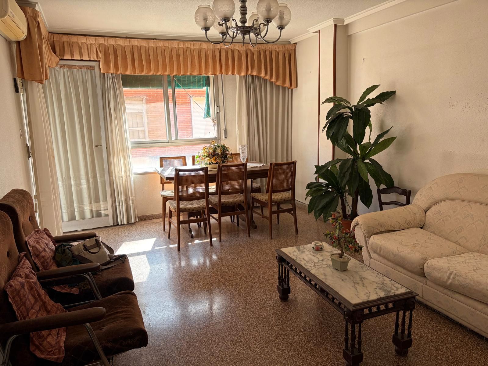 Sala de estar de Piso en venta en Villena con Aire acondicionado, Calefacción y Amueblado