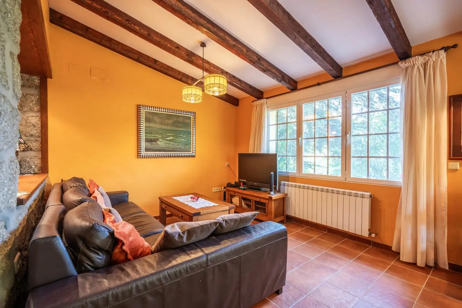 Sala de estar de Finca rústica en venta en El Barraco  con Calefacción, Jardín privado y Terraza