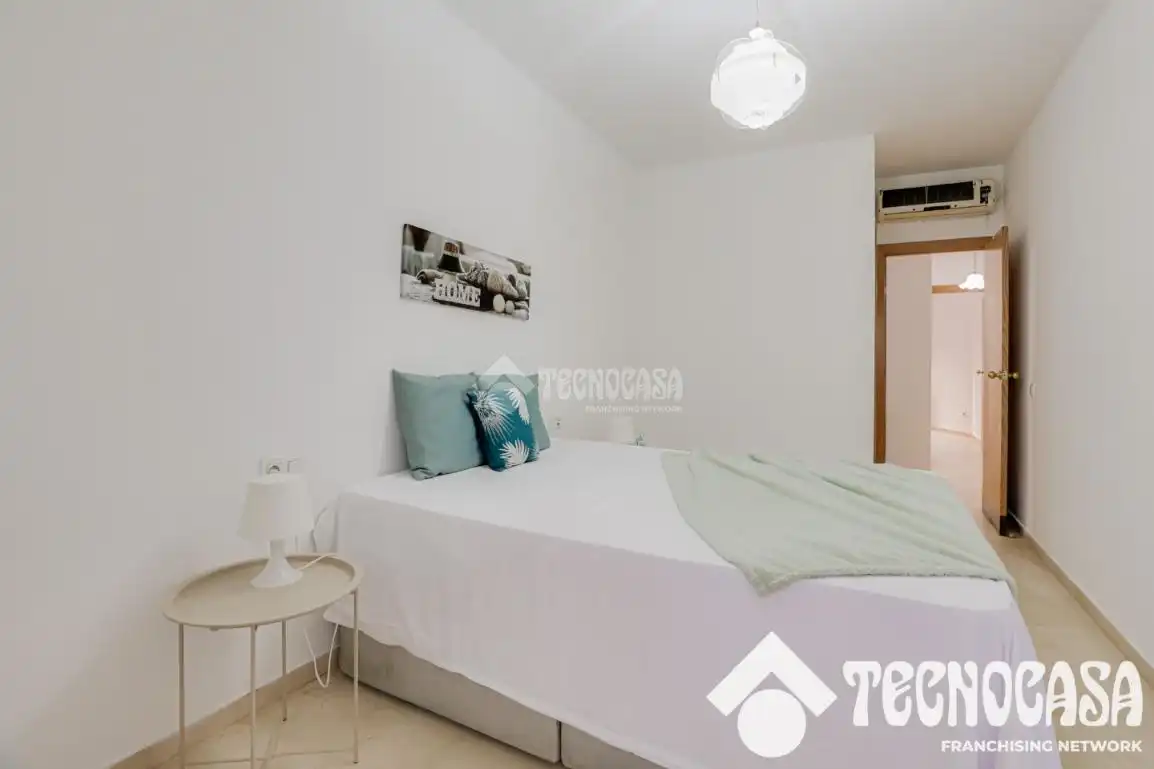 Schlafzimmer von Wohnung zum Verkauf in Barcelona mit Klimaanlage und Balkon