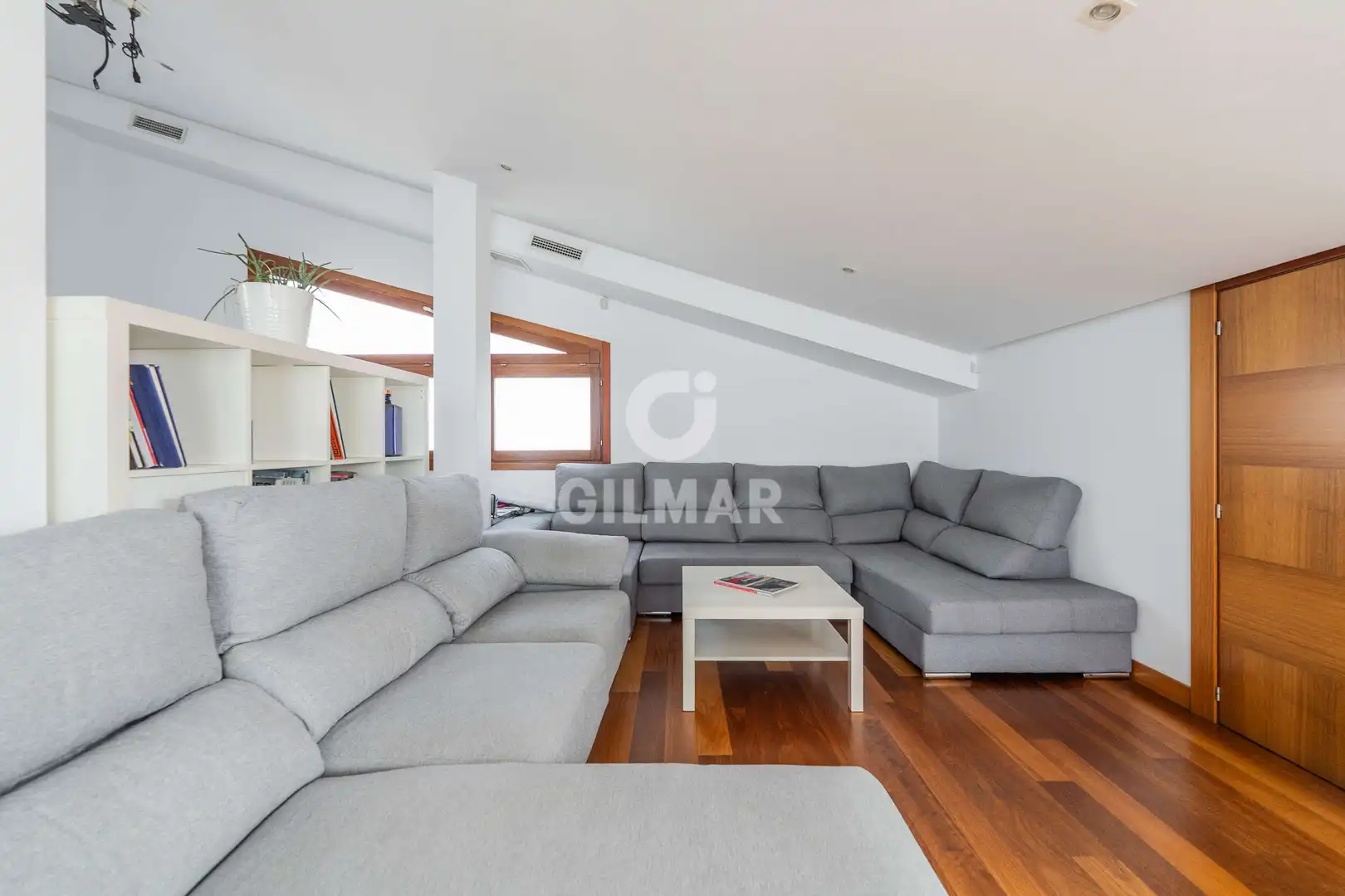 Sala de estar de Casa o chalet en venta en Madrid con Calefacción, Jardín privado y Piscina