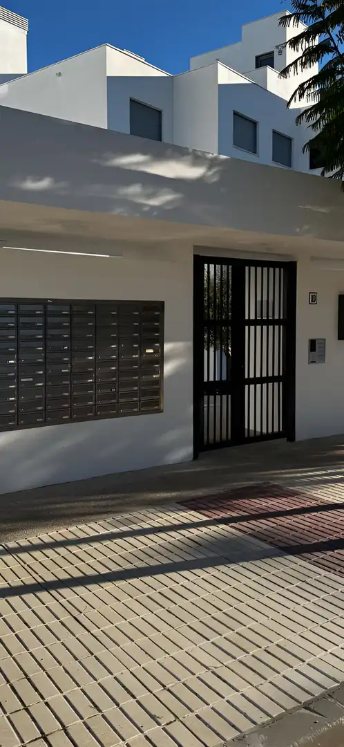 Vista exterior de Apartamento de alquiler en Estepona con Aire acondicionado, Terraza y Piscina