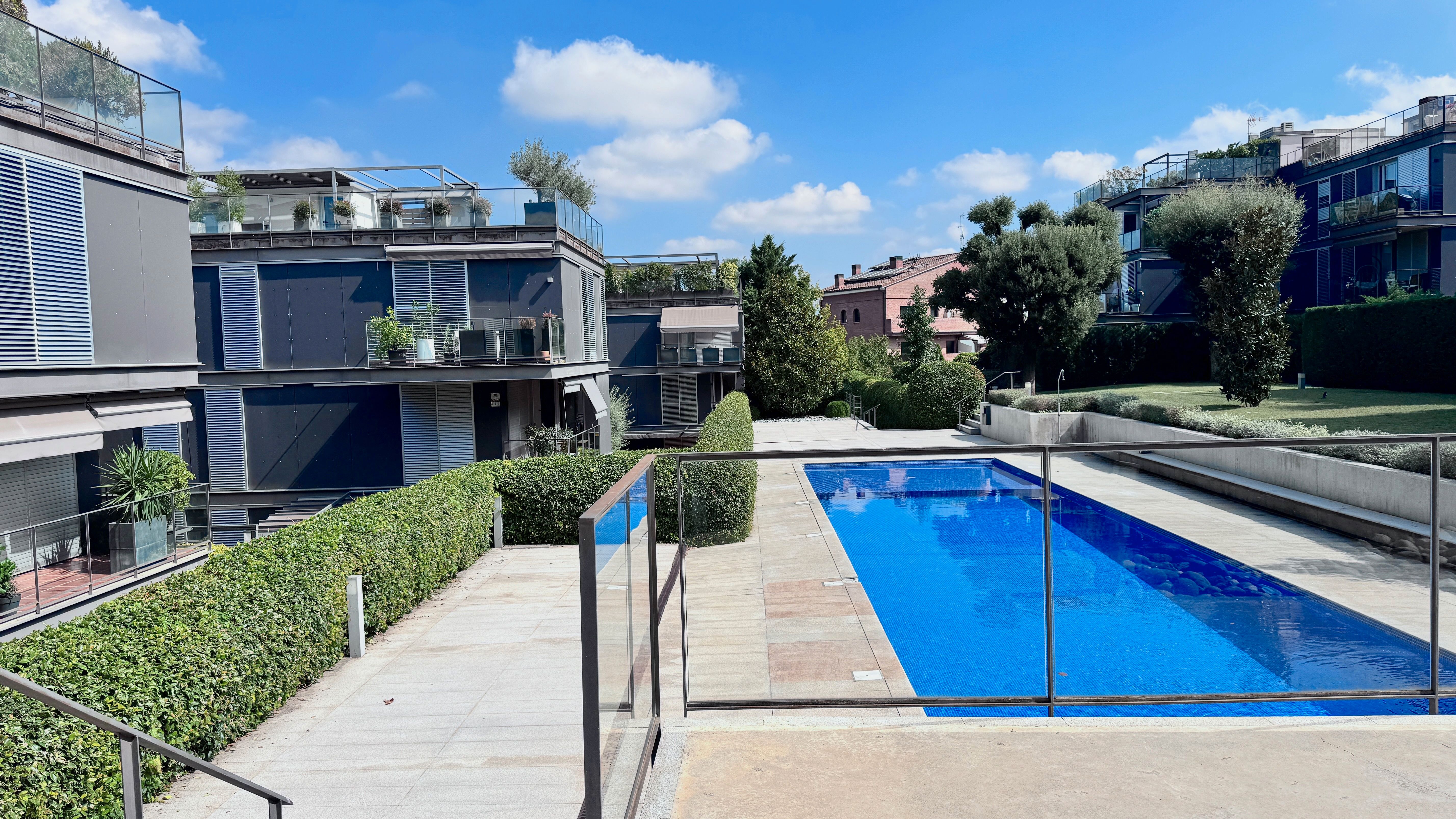 Swimming pool of Flat for sale in Sant Cugat del Vallès  with Heating, Private garden and Swimming Pool