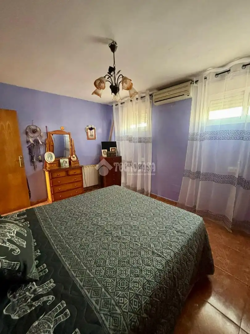 Dormitori de Casa adosada en venda en Andújar amb Aire condicionat i Moblat