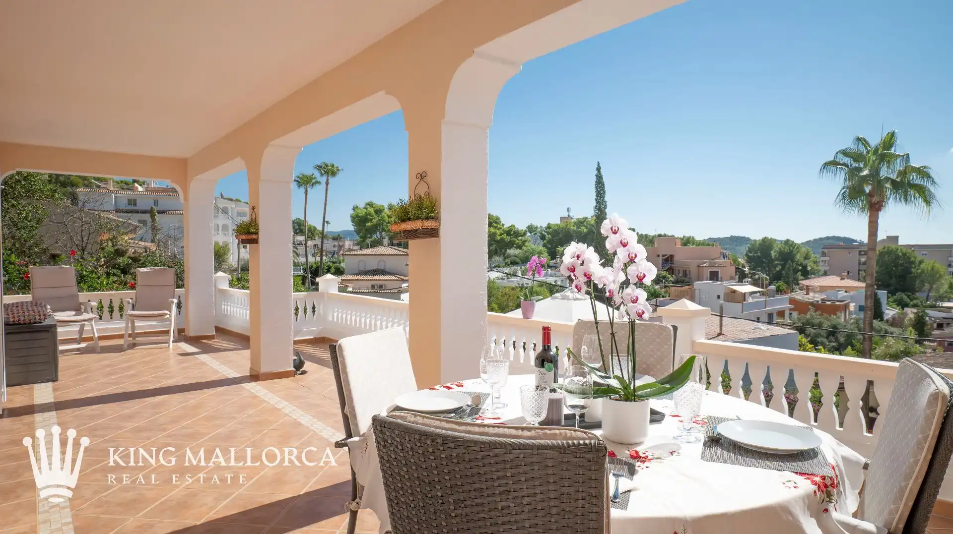 Terrasse von Einfamilien-Reihenhaus zum Verkauf in Calvià mit Klimaanlage, Heizung und Privatgarten