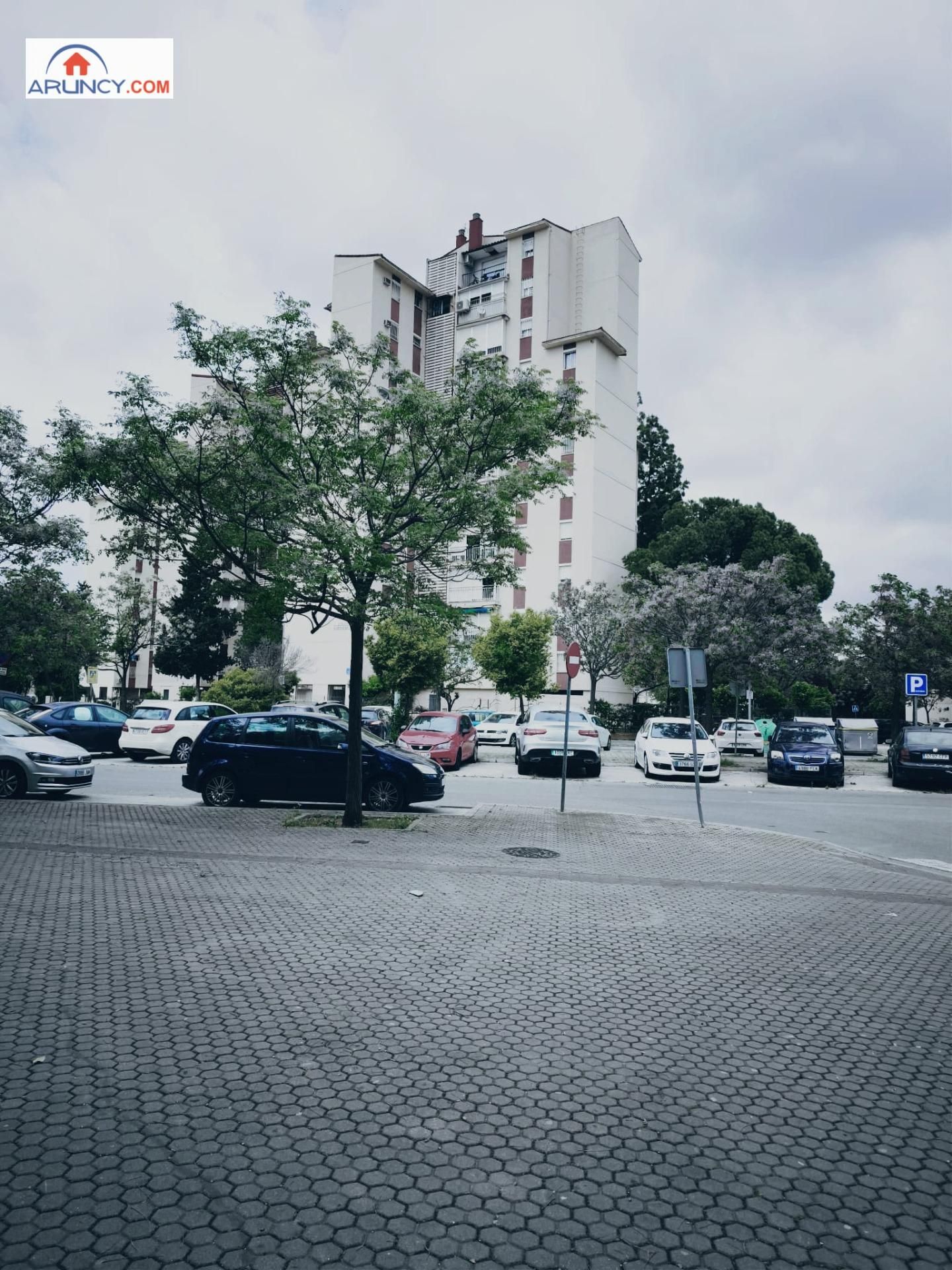 Aparcament de Pis en venda en  Sevilla Capital amb Aire condicionat, Terrassa i Traster