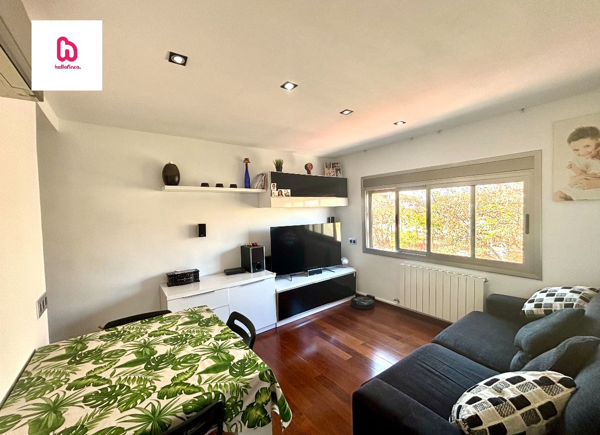 Living room of Flat for sale in Ripollet  with Air Conditioner, Heating and Parquet flooring