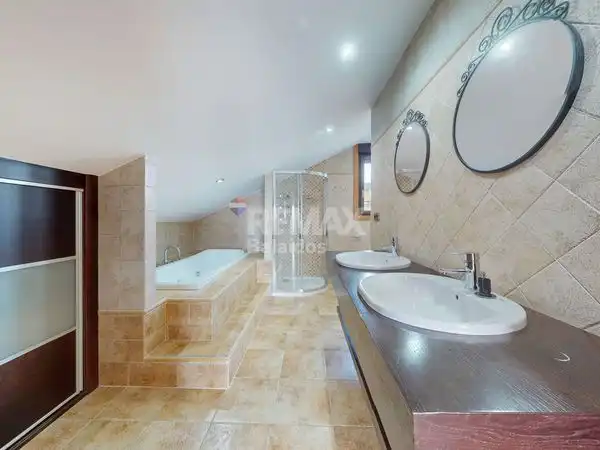 Baño de Casa o chalet en venta en Vigo  con Calefacción, Jardín privado y Terraza