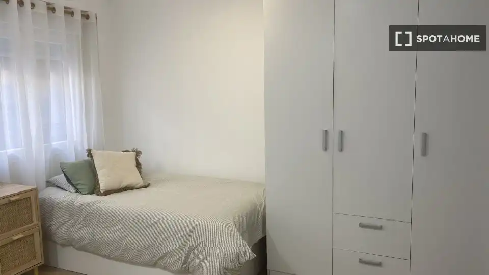 Bedroom of Flat for rent in Valencia  with Air Conditioner, Heating and Furnished