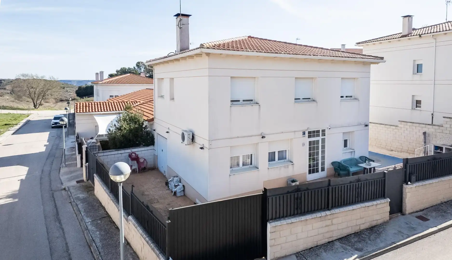 Vista exterior de Casa o xalet en venda en Horche amb Aire condicionat, Terrassa i Piscina
