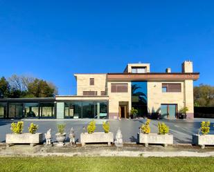 Vista exterior de Casa o xalet en venda en Laukiz amb Calefacció, Jardí privat i Terrassa