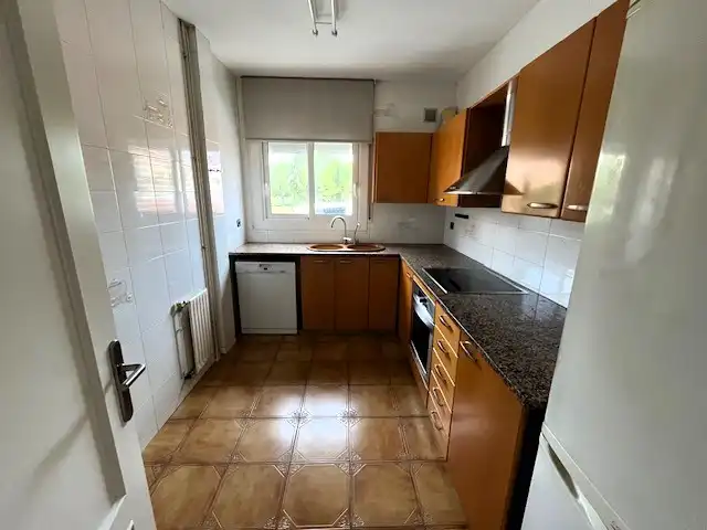 Cuina de Casa adosada en venda en Vilafranca del Penedès amb Calefacció, Terrassa i Traster
