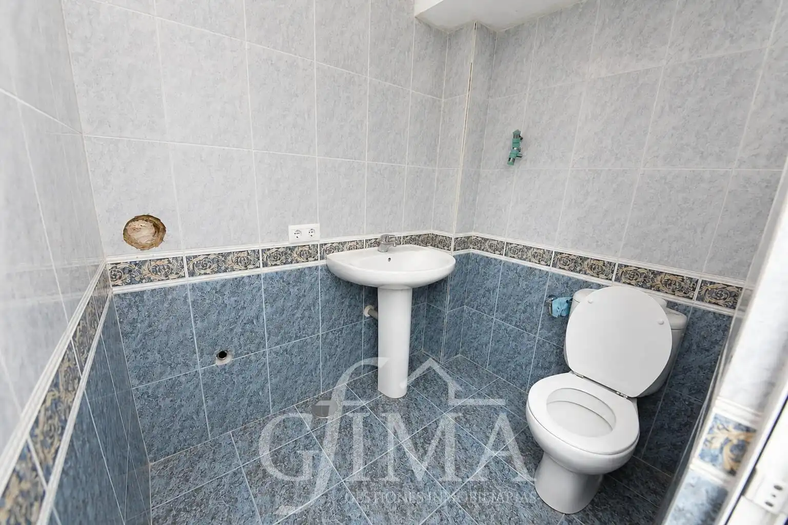 Baño de Casa adosada en venta en Tomelloso con Calefacción y Trastero