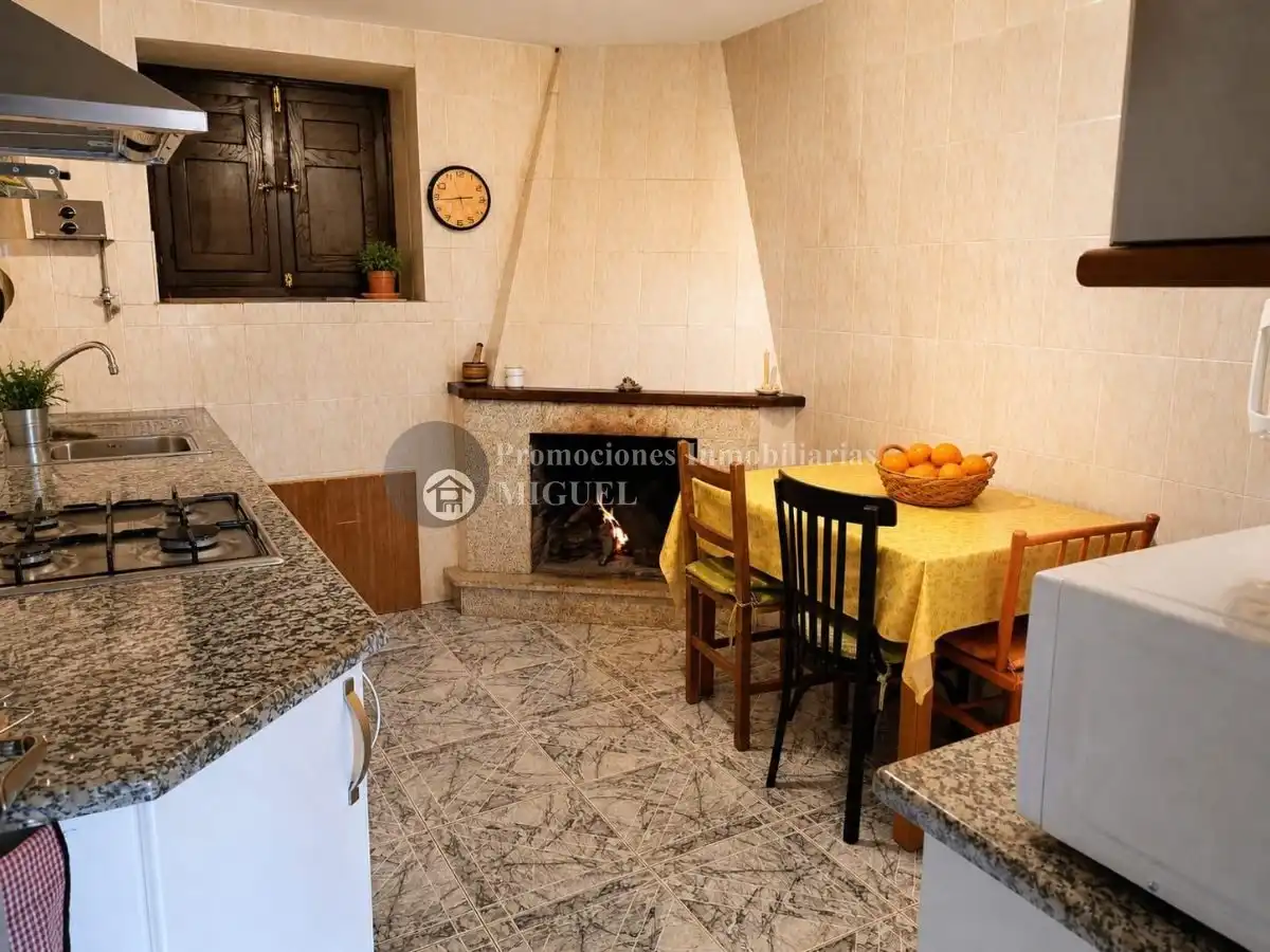 Cuina de Casa o xalet en venda en Riós amb Jardí privat i Terrassa