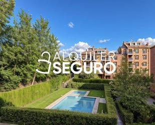 Jardí de Pis de lloguer en  Granada Capital amb Aire condicionat i Piscina