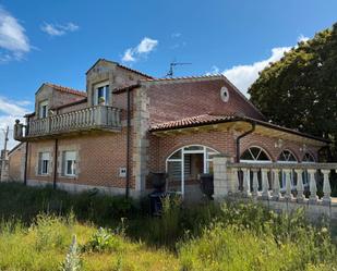 Exterior view of House or chalet for sale in Melgar de Fernamental  with Private garden and Terrace