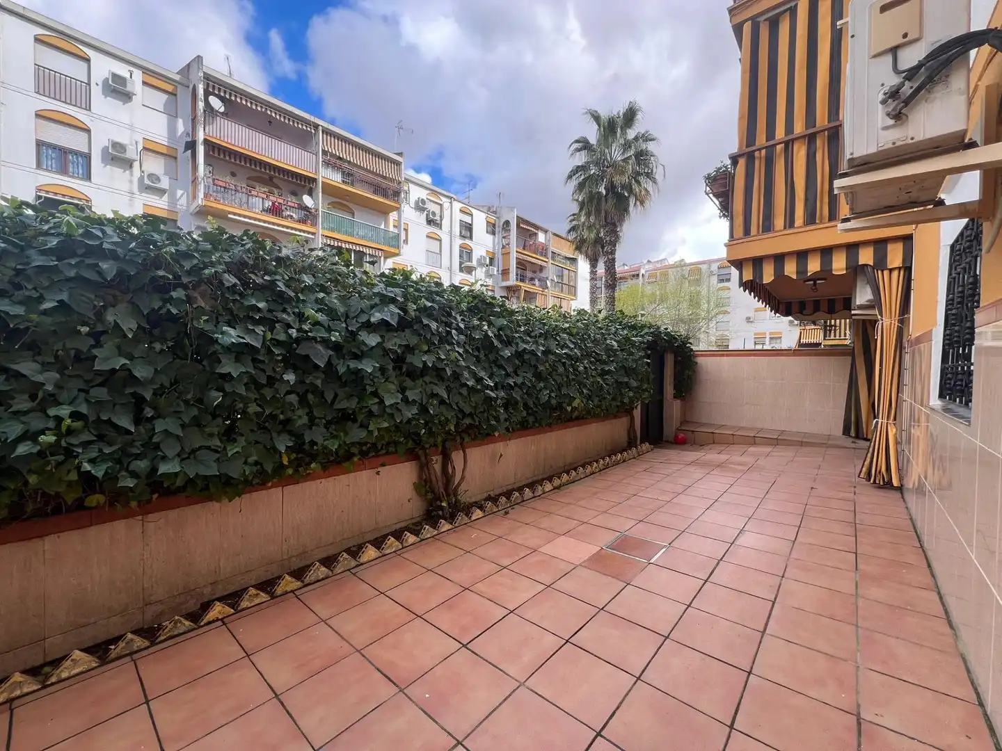 Vista exterior de Pis en venda en  Córdoba Capital amb Terrassa i Balcó
