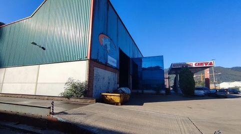 NAVE INDUSTRIAL EN POLIGONO RIAÑO III SOBRE PARCELA DE 4123 M2 CON OFICINAS Y GASOLINERA.  INFÓRMESE !!.