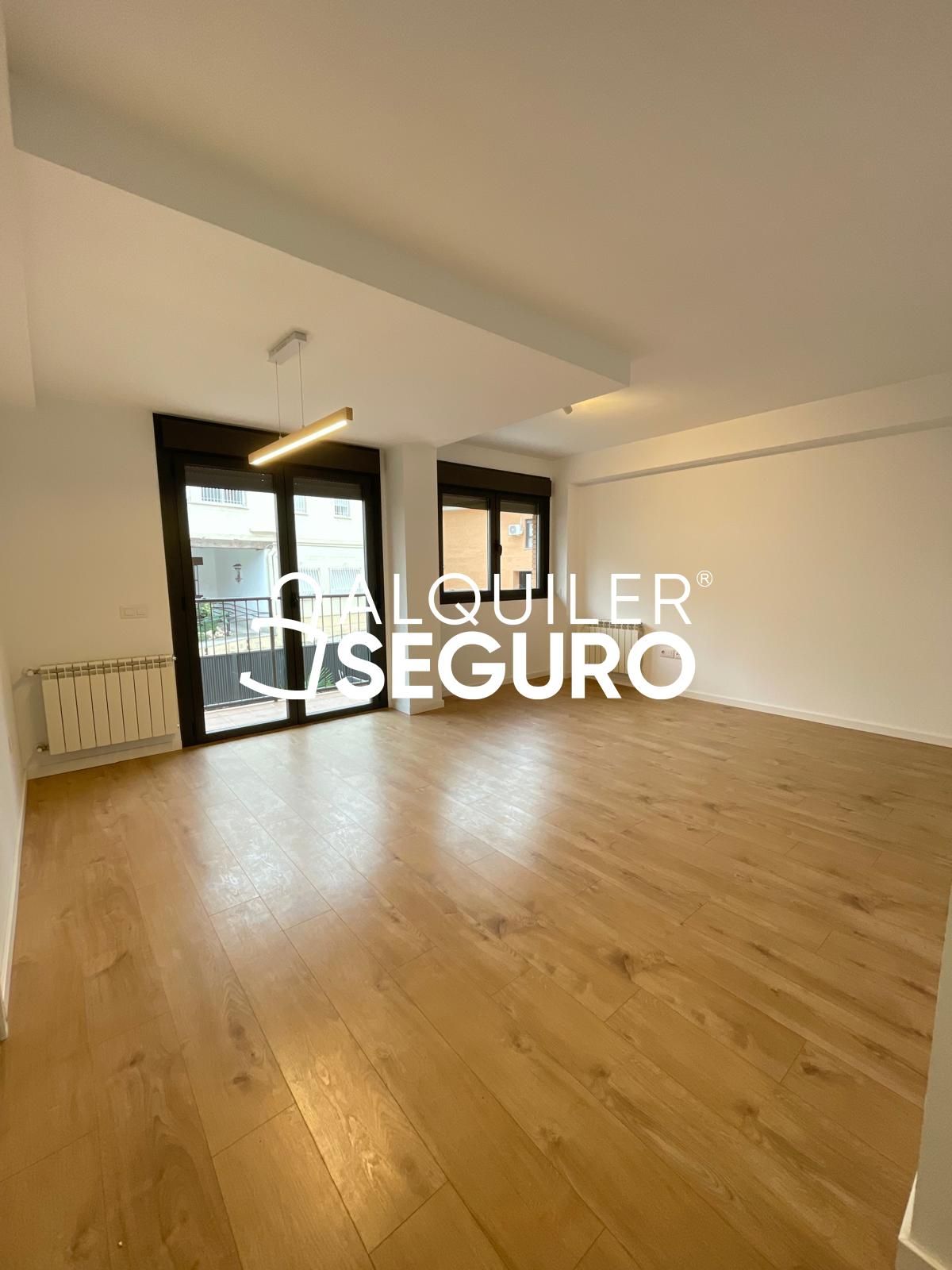 Piso de alquiler en  Madrid Capital con Calefacción y Terraza