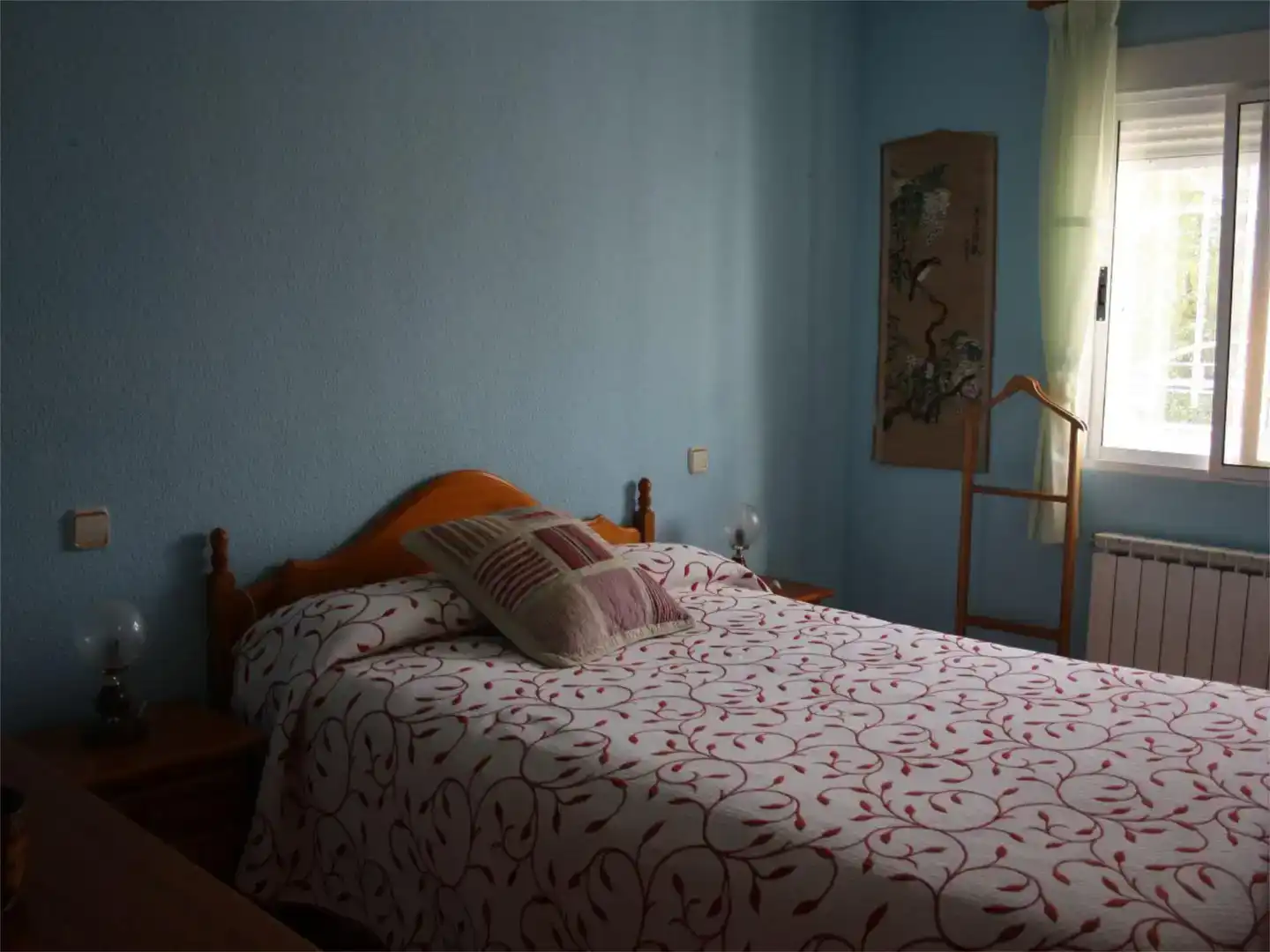 Dormitori de Casa o xalet en venda en La Adrada  amb Aire condicionat, Piscina i Balcó