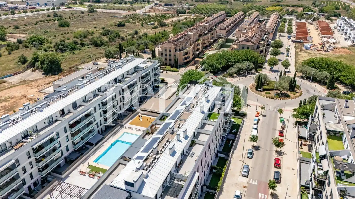 Exterior view of Duplexes for sale in La Pobla de Vallbona  with Air Conditioner, Heating and Terrace