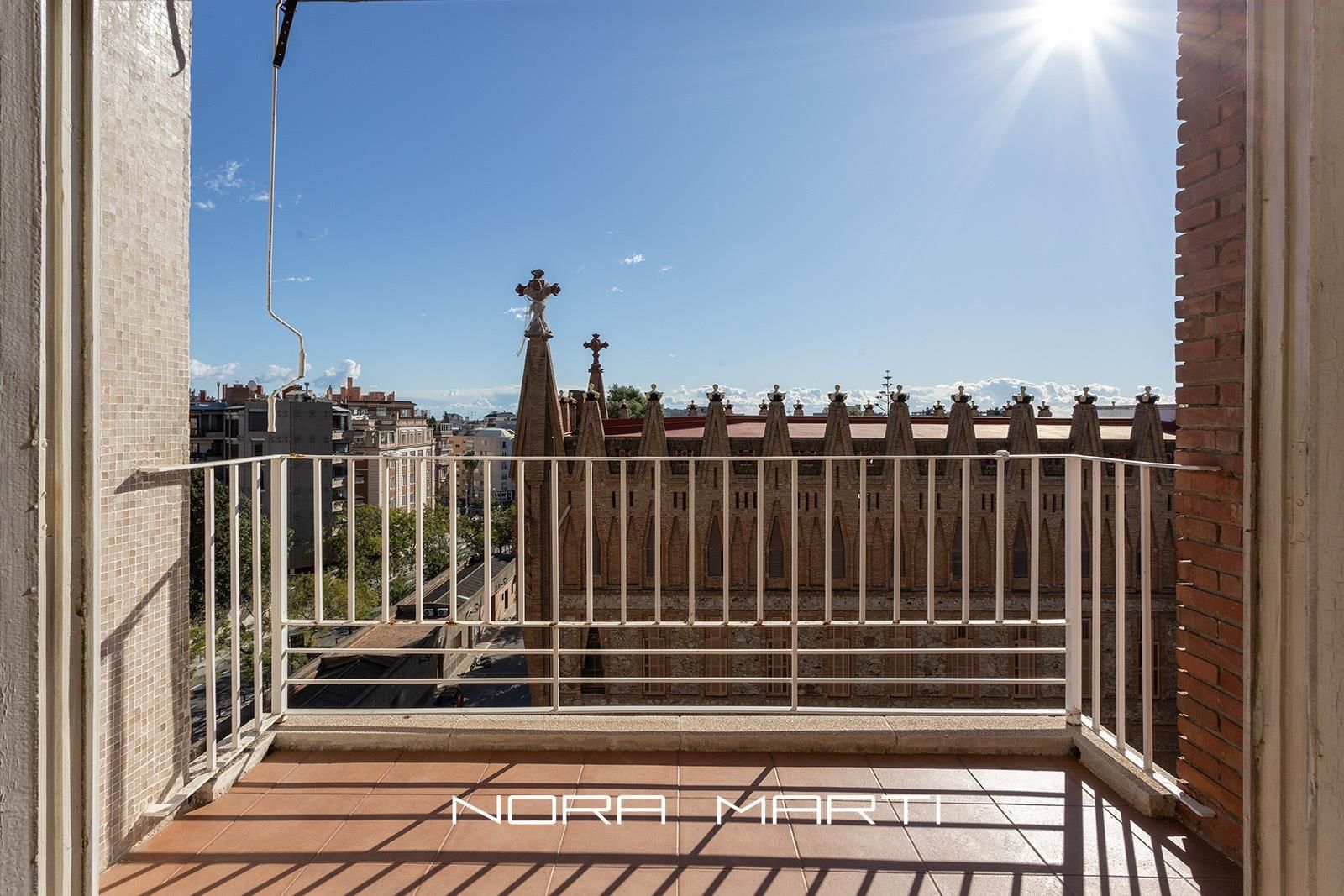 Exterior view of Flat for sale in  Barcelona Capital  with Air Conditioner, Heating and Parquet flooring