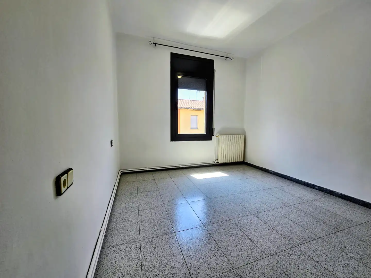 Habitación de Casa adosada en venta en Manlleu con Calefacción, Jardín privado y Terraza