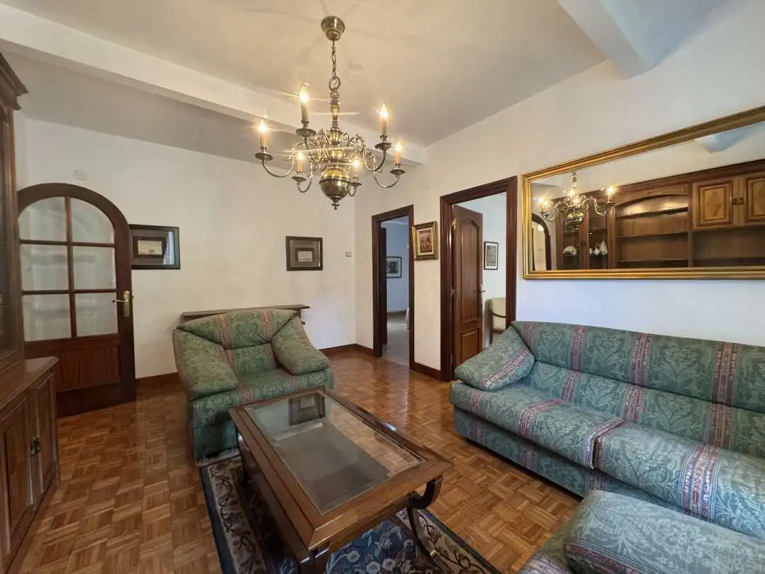 Sala de estar de Piso en venta en Bergara con Calefacción, Trastero y Amueblado