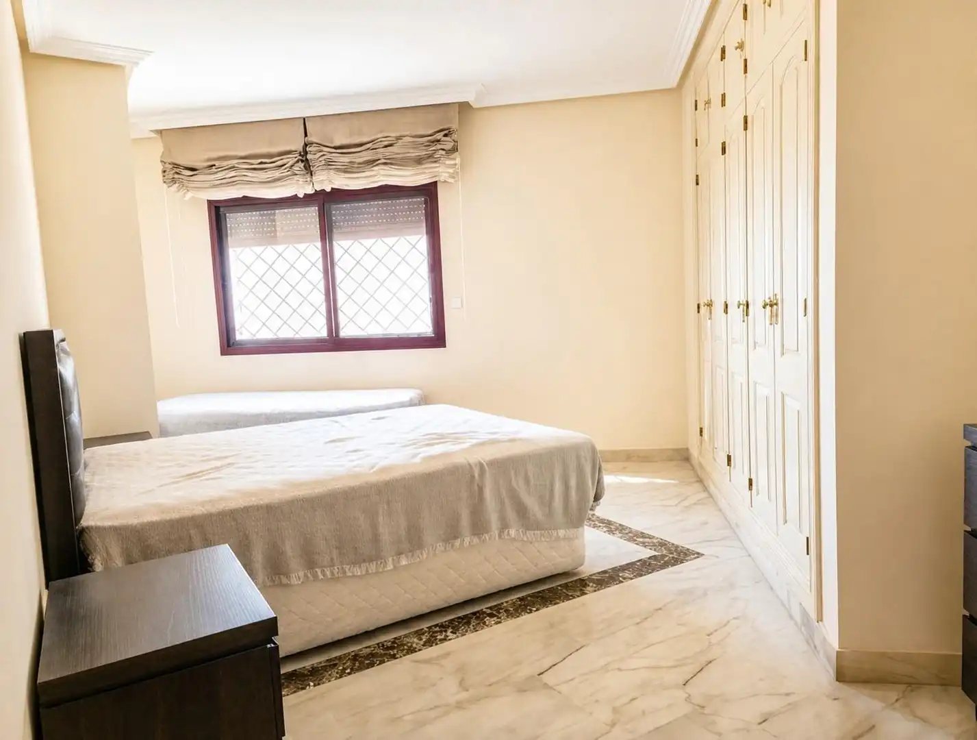 Schlafzimmer von Wohnung zum Verkauf in Benalmádena mit Klimaanlage, Privatgarten und Terrasse