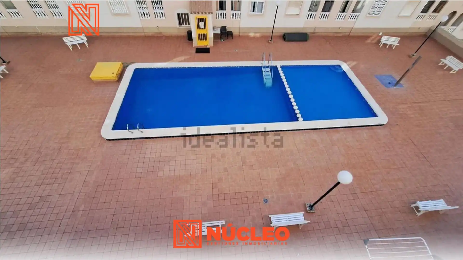 Piscina de Pis en venda en Torrevieja amb Aire condicionat, Terrassa i Moblat