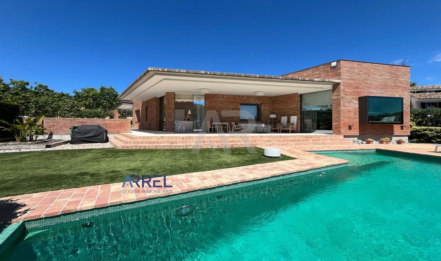 Vista exterior de Casa o xalet en venda en Alella amb Aire condicionat, Jardí privat i Terrassa