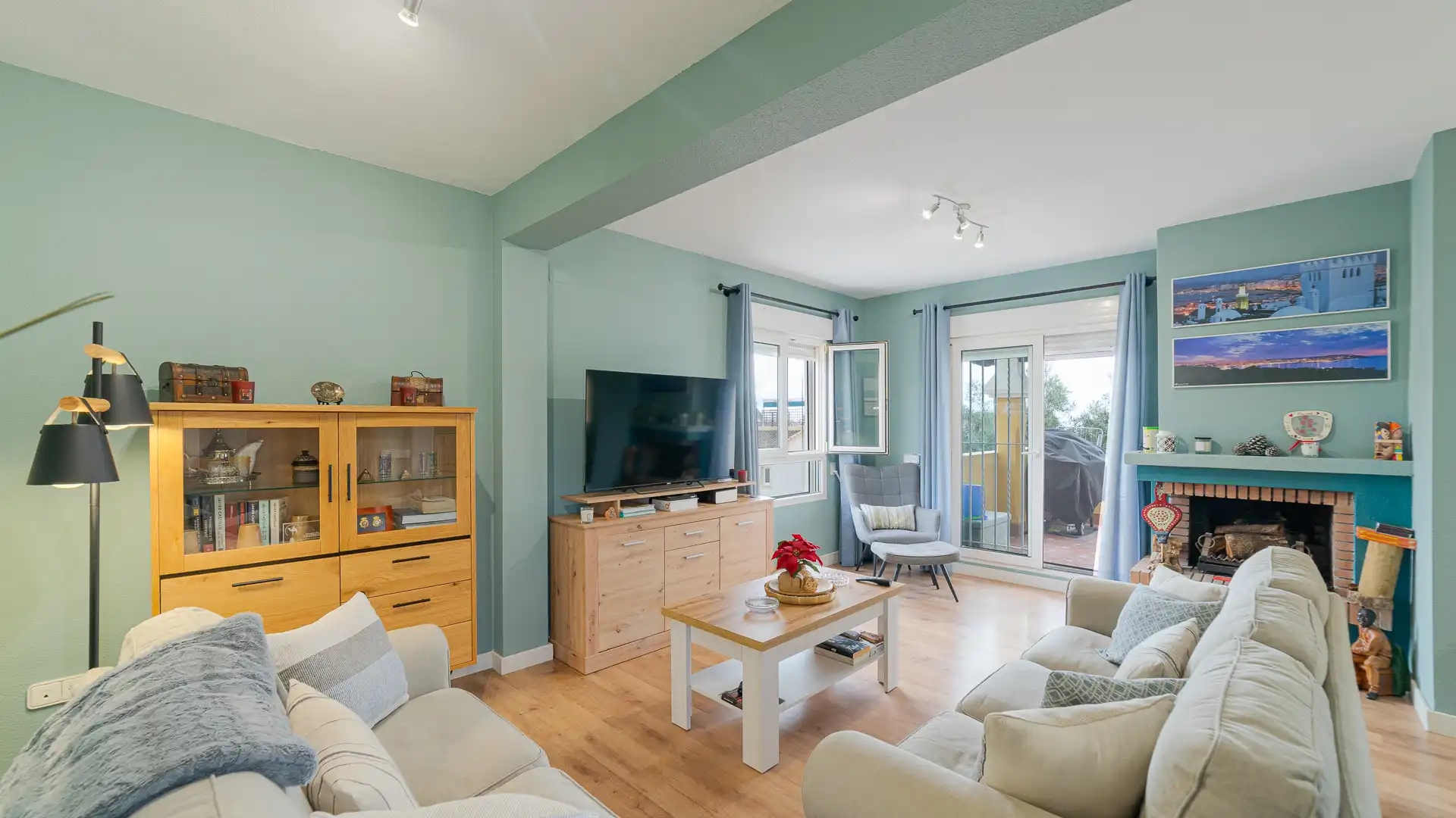 Sala d'estar de Casa o xalet en venda en San Miguel de Salinas amb Aire condicionat, Jardí privat i Terrassa