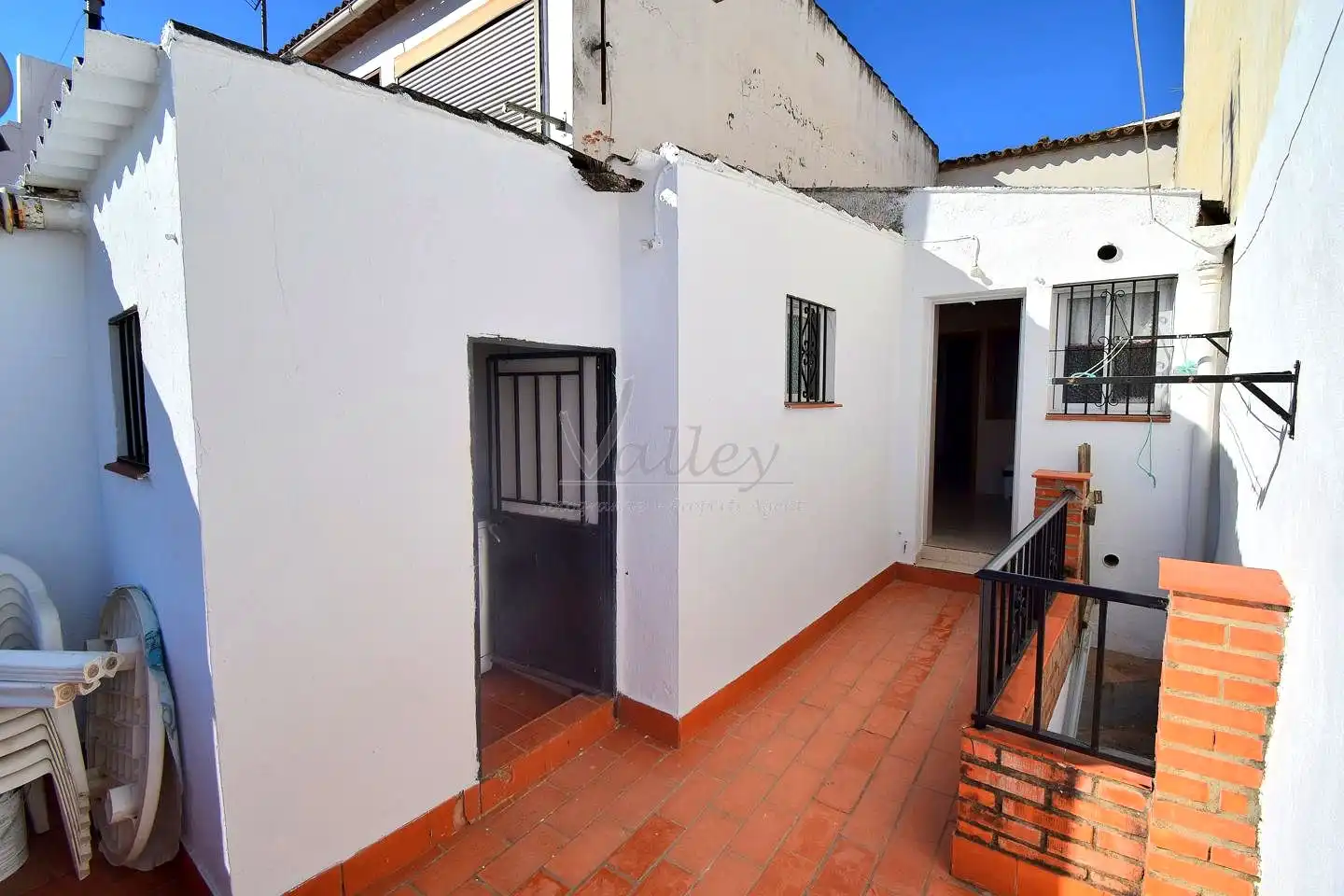 Vista exterior de Casa o xalet en venda en Jimena de la Frontera amb Terrassa